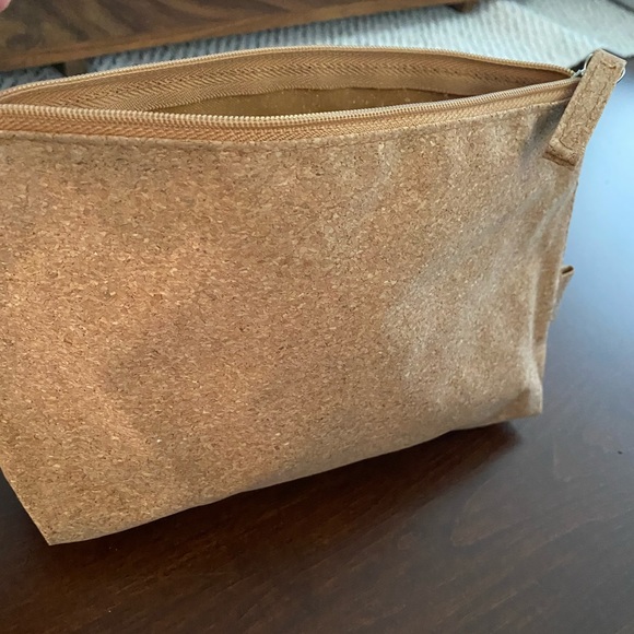 Origins brand soft cork zippered bag/pouch - Picture 3 of 6